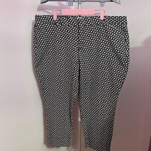Like New 24W Black and White Houndstooth Pants